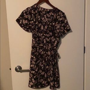 Lilac print T-shirt sleeve wrap dress